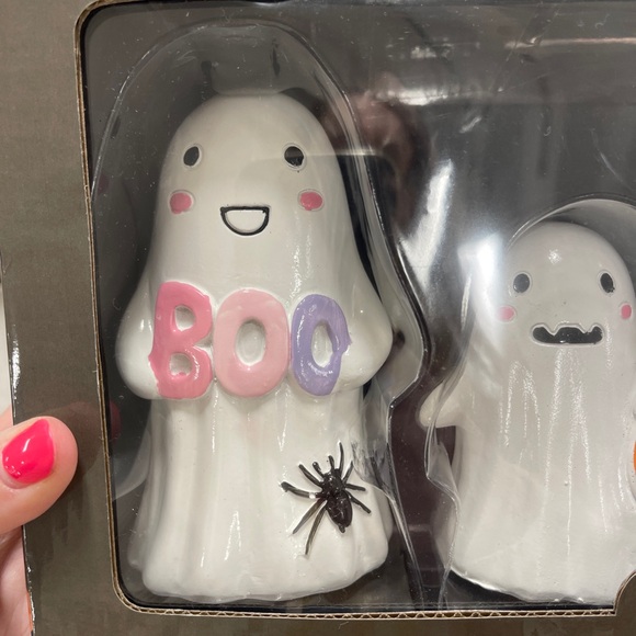 Halloween Ghost Family Pastel Boo Set of 4 Resin Tabletop Decor Dabney Lee NWT - Picture 3 of 6